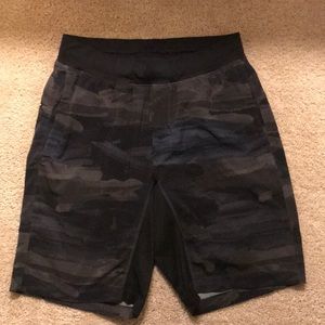 Men’s lulu lemon T.H.E Shorts.